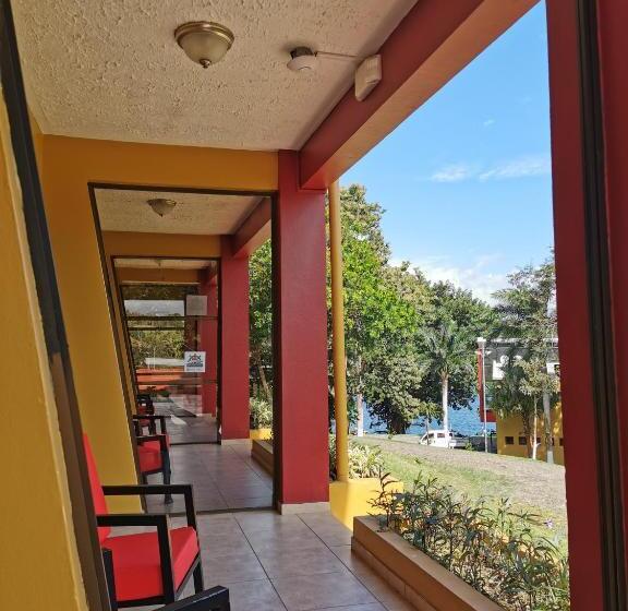 Номер Стандарт Вид на Горы, Puerto San Luis