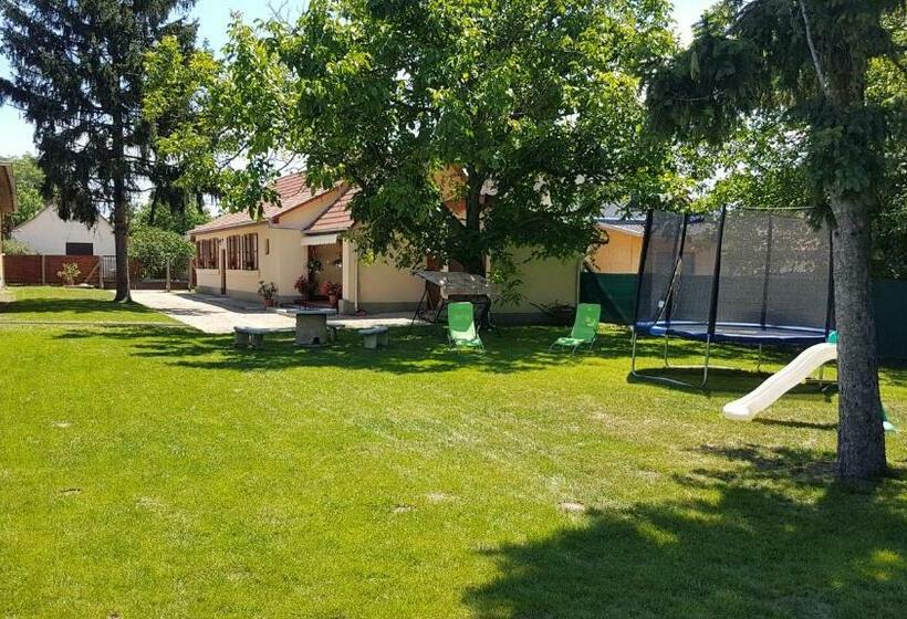 منزل غرفتين نوم, Ilona Vendégház Dinnyés