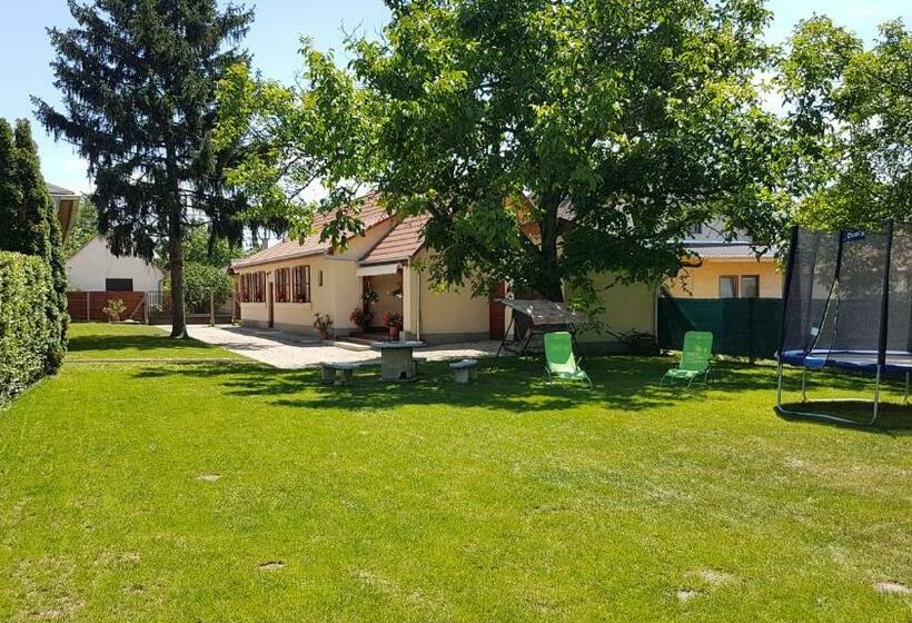 منزل غرفتين نوم, Ilona Vendégház Dinnyés