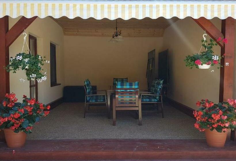 منزل غرفتين نوم, Ilona Vendégház Dinnyés