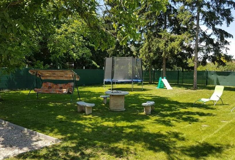 منزل غرفتين نوم, Ilona Vendégház Dinnyés