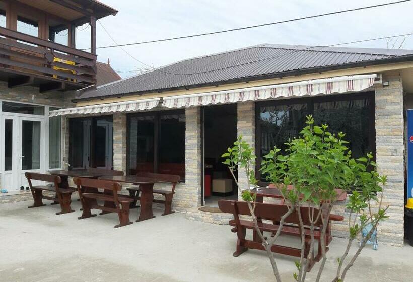 اتاق استاندارد سه نفره, La Babusca