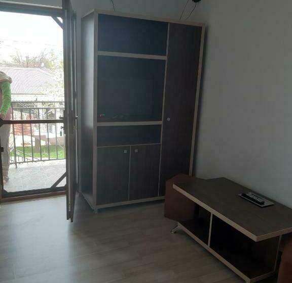 اتاق استاندارد سه نفره, La Babusca