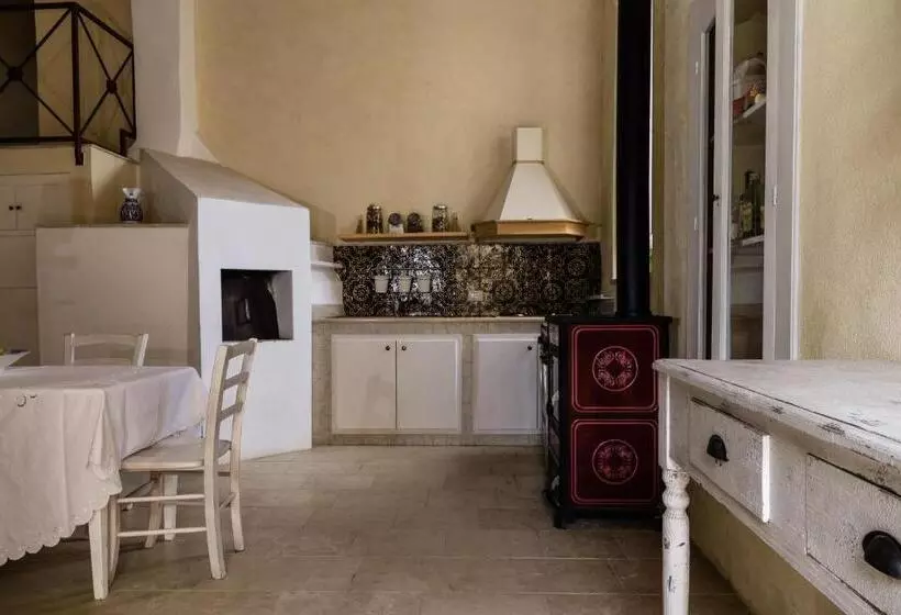 اتاق دوبلکس, Borgo Del Carato