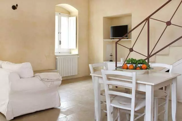 اتاق دوبلکس, Borgo Del Carato