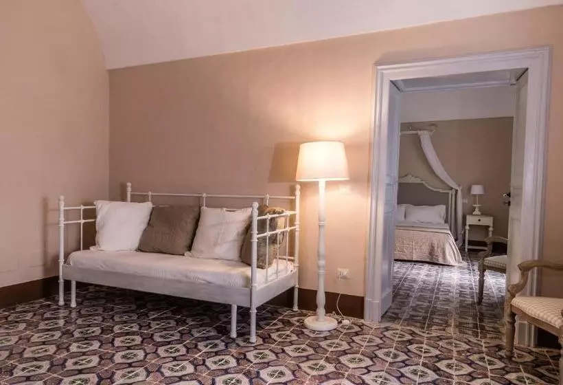 سوئیت کلاسیک, Borgo Del Carato