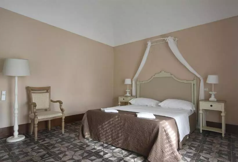 سوئیت کلاسیک, Borgo Del Carato