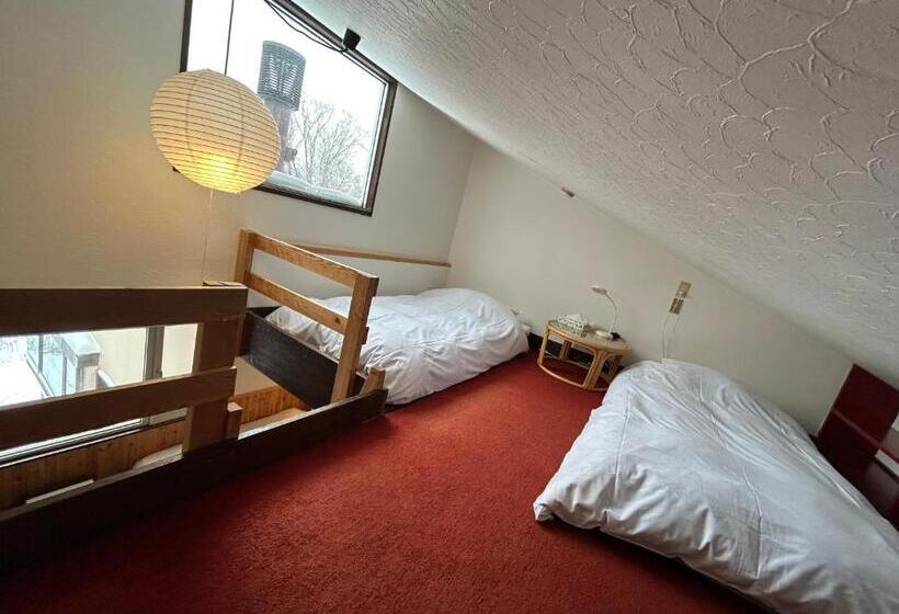 标准四人间共用浴室, Niseko Pension Bellary