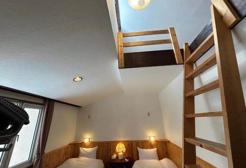 标准四人间共用浴室, Niseko Pension Bellary