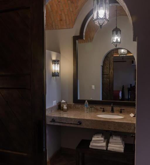 Люкс Повышенной Комфортности, Casa 1810 Hotel Boutique