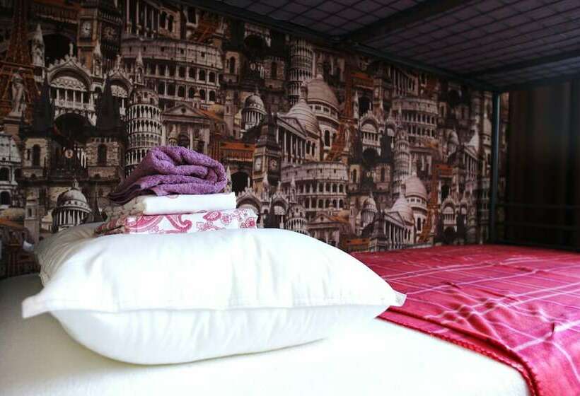 سرير فى غرفة مشتركه, Hostel 1001 Nights