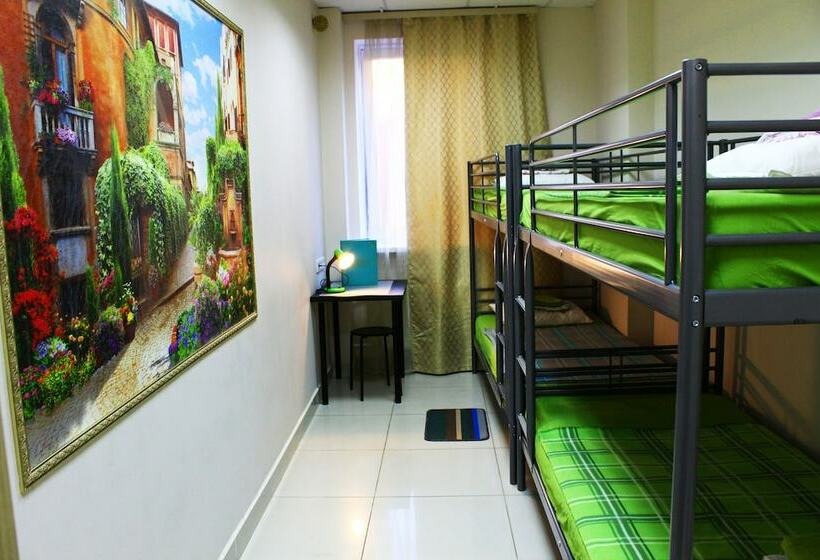 سرير فى غرفة مشتركه, Hostel 1001 Nights