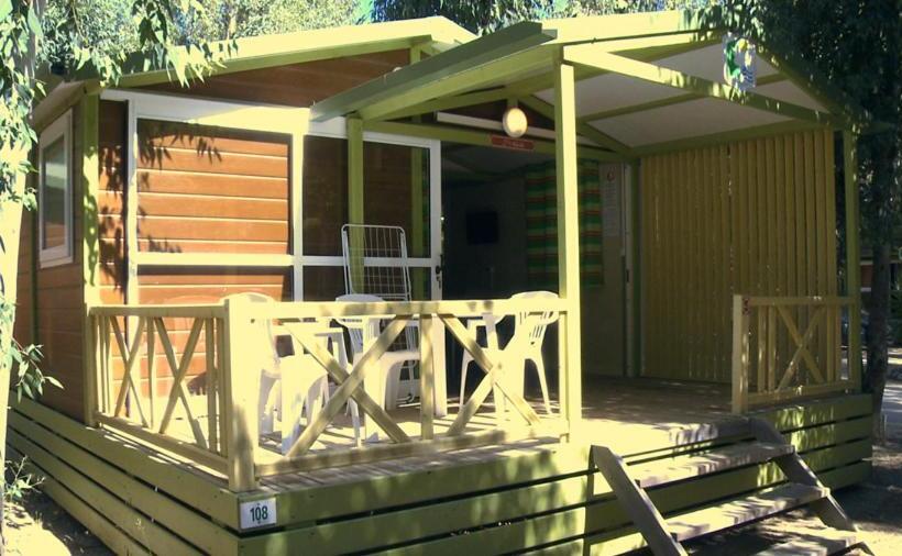 کلبه ییلاقی, Camping La Pinede