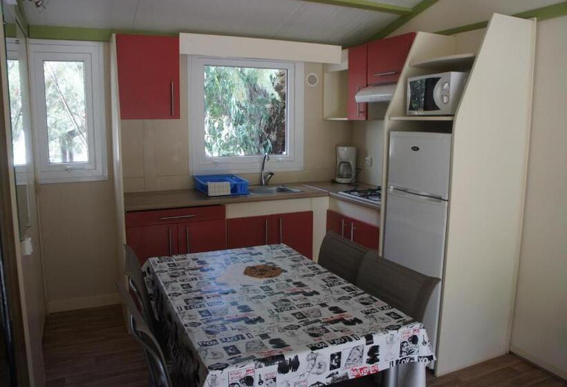 کلبه ییلاقی, Camping La Pinede