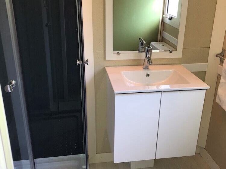 کلبه ییلاقی, Camping La Pinede