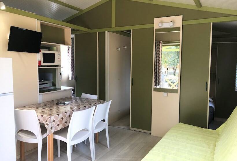 کلبه ییلاقی, Camping La Pinede