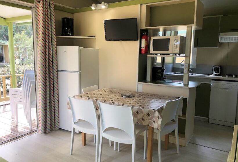 کلبه ییلاقی, Camping La Pinede