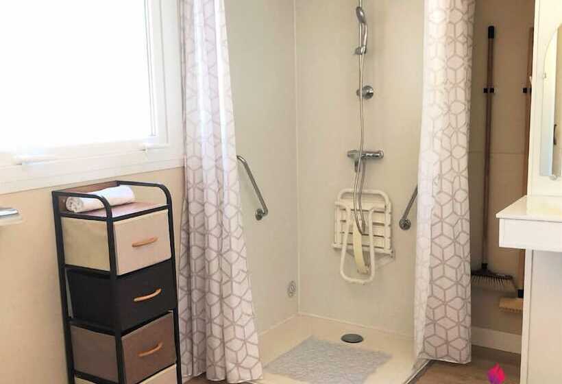 کلبه ییلاقی, Camping La Pinede