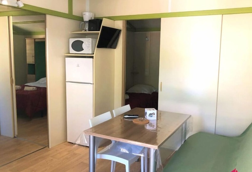 کلبه ییلاقی, Camping La Pinede