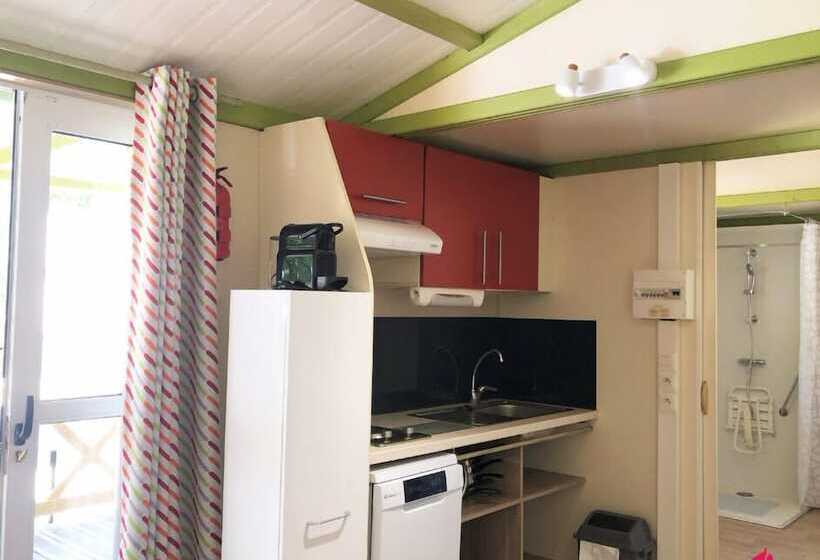 کلبه ییلاقی, Camping La Pinede