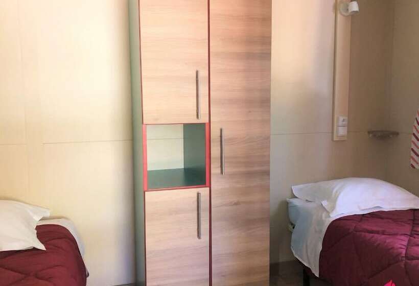 کلبه ییلاقی, Camping La Pinede