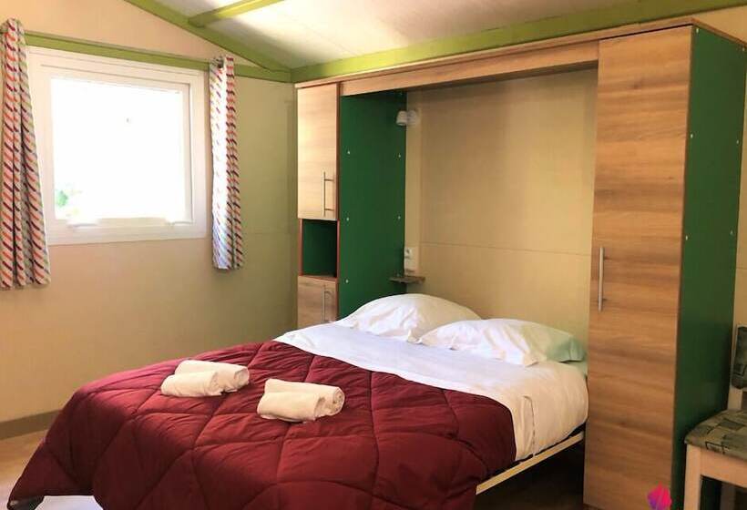 کلبه ییلاقی, Camping La Pinede