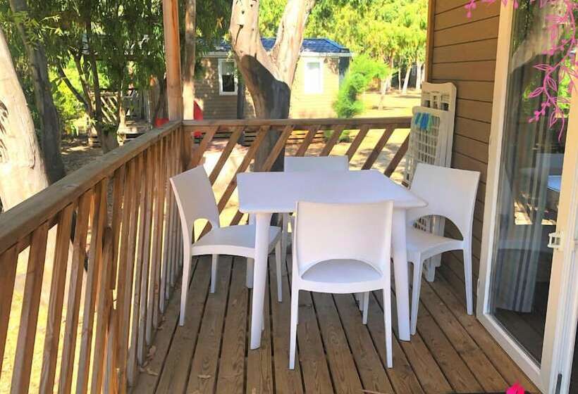 کلبه ییلاقی, Camping La Pinede