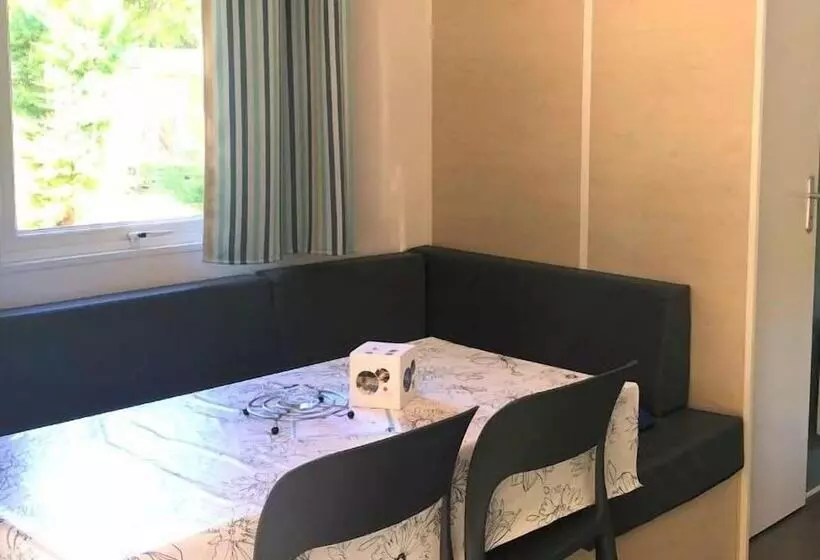 کلبه ییلاقی, Camping La Pinede
