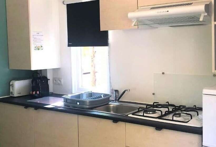 کلبه ییلاقی, Camping La Pinede