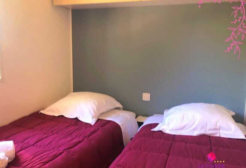 کلبه ییلاقی, Camping La Pinede