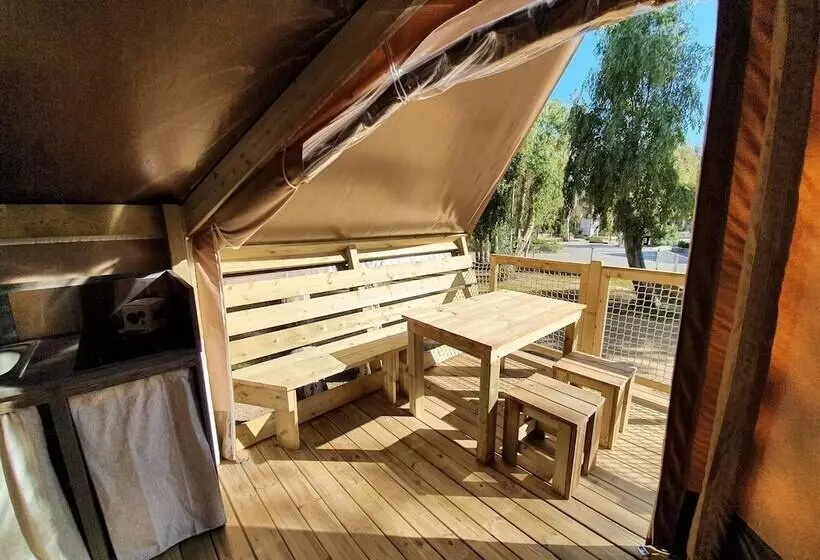 کلبه ییلاقی, Camping La Pinede