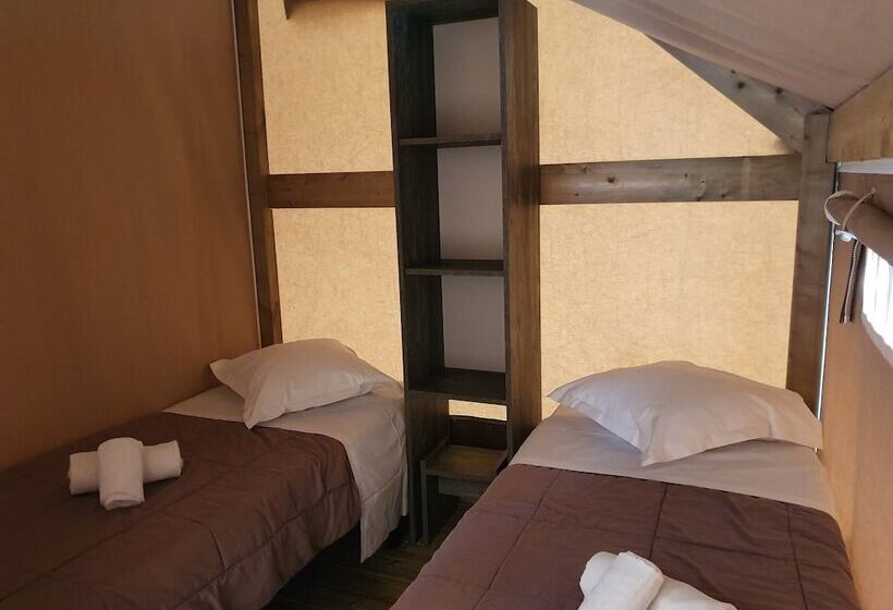 کلبه ییلاقی, Camping La Pinede