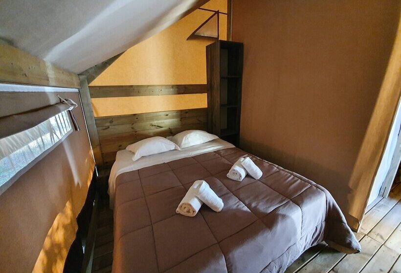 کلبه ییلاقی, Camping La Pinede