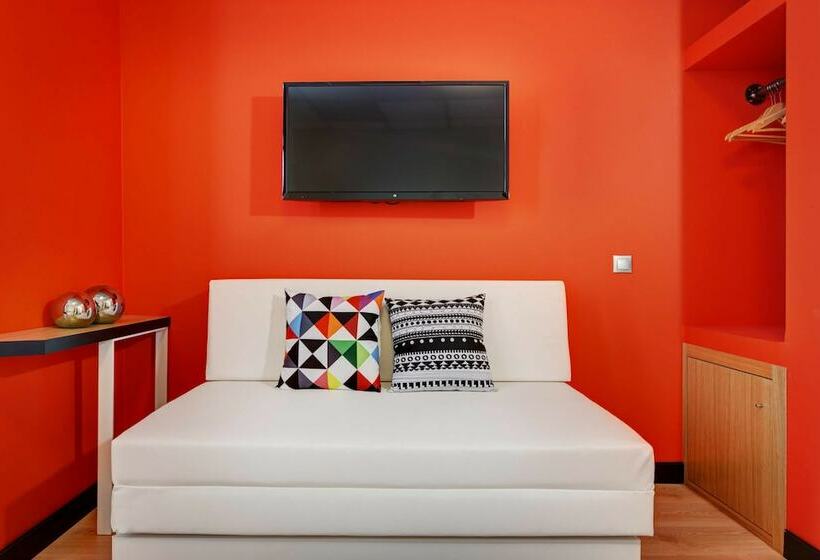 Pokój klasy Biznes, Colors Central Ladadika