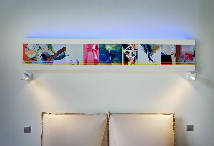 Pokój klasy Biznes, Colors Central Ladadika