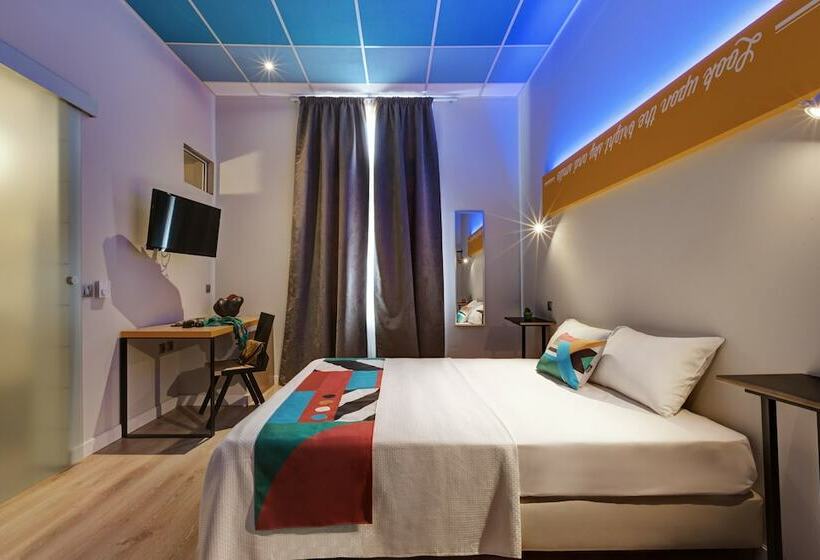 Pokój klasy Biznes, Colors Central Ladadika