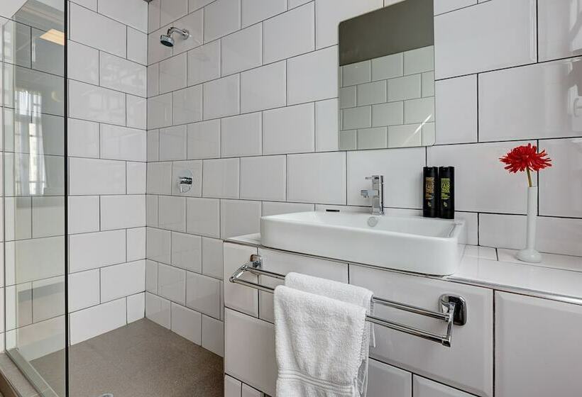 Pokój klasy Biznes, Colors Central Ladadika