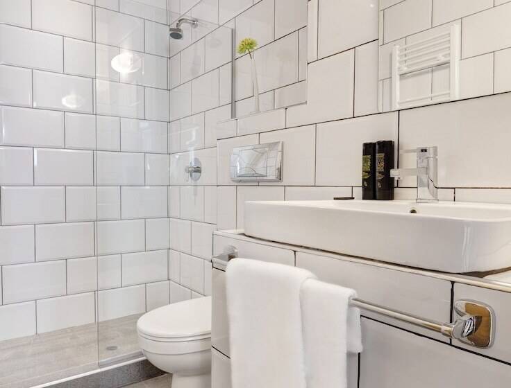 Pokój klasy Biznes, Colors Central Ladadika