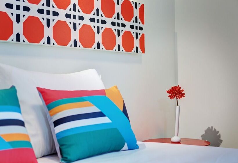 غرفة قياسية, Colors Central Ladadika