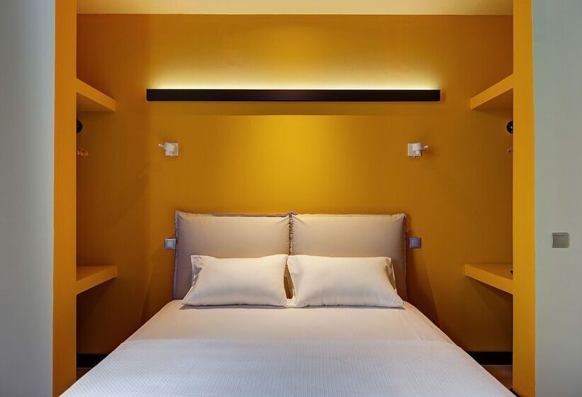 Pokój Standard, Colors Central Ladadika