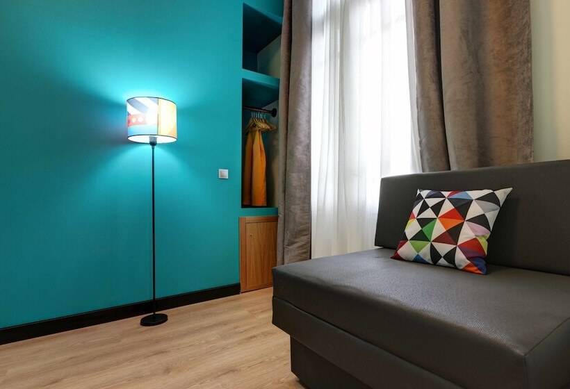 Pokój Deluxe, Colors Central Ladadika