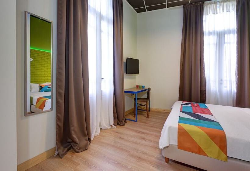 Pokój Deluxe, Colors Central Ladadika