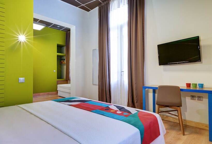 Pokój Deluxe, Colors Central Ladadika