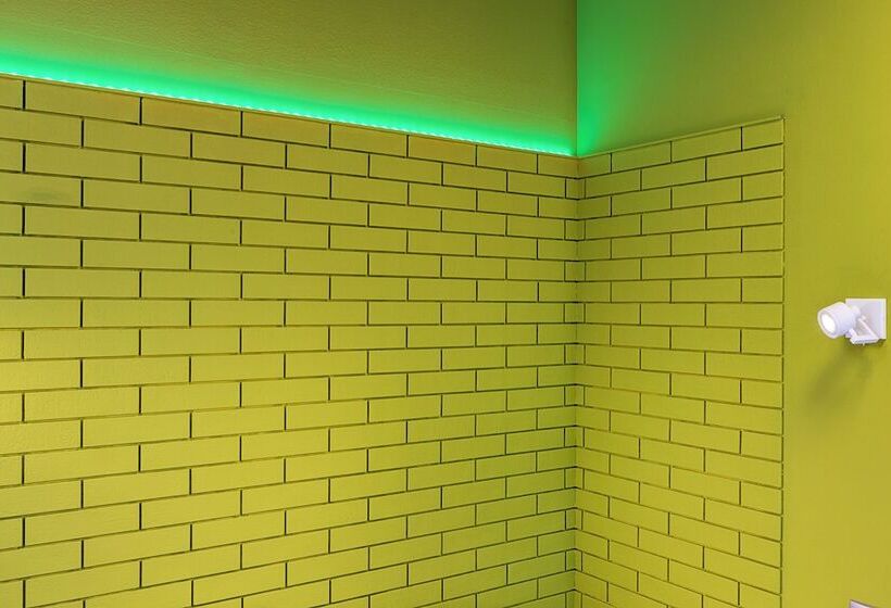 Pokój Deluxe, Colors Central Ladadika