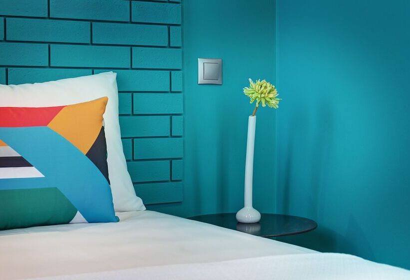 Pokój Deluxe, Colors Central Ladadika