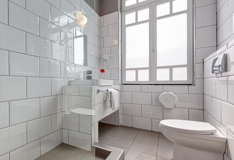 Pokój Standard, Colors Central Ladadika