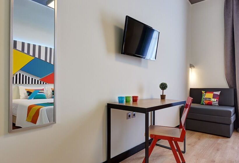 Pokój Standard, Colors Central Ladadika