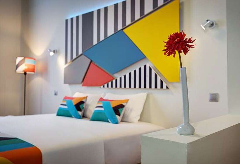 غرفة قياسية, Colors Central Ladadika