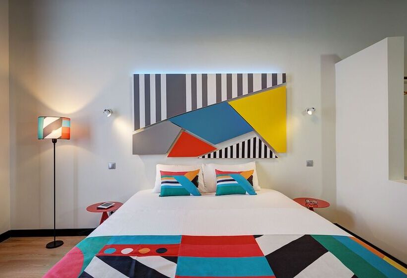 Pokój Standard, Colors Central Ladadika