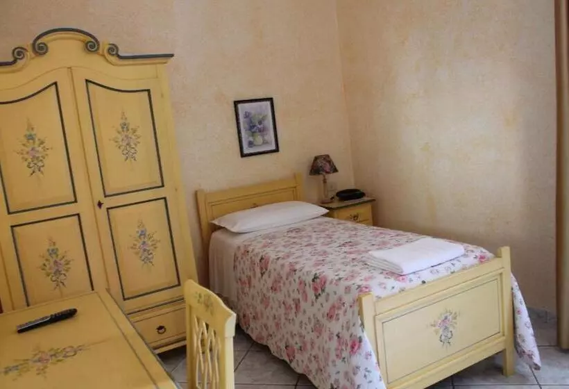 Standard Yhden Hengen Huone, La Villa